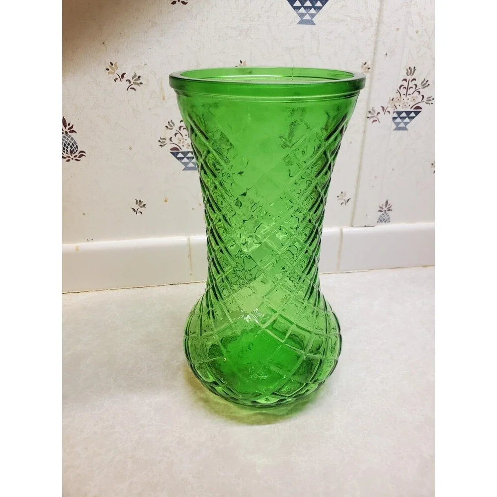 Vintage Hoosier Vase 4086 EMERALD GREEN Glass Diamond Quilt Pattern 8.5”Tall